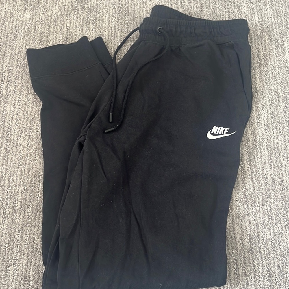 womens black nike joggers